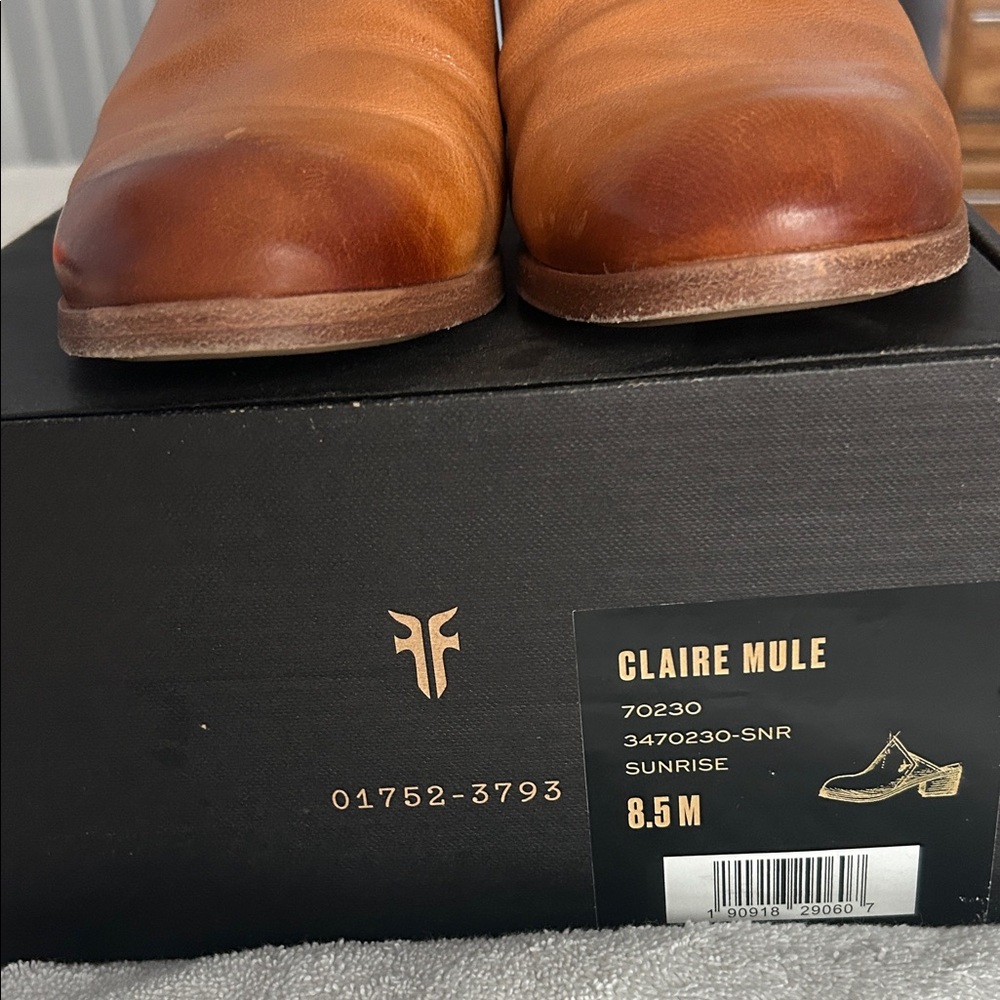 Frye Women’s Tan Leather Slip-On Shoeties. - Picture 5 of 10